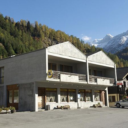 Auberge Des Charmettes Bourg-Saint-Pierre Εξωτερικό φωτογραφία