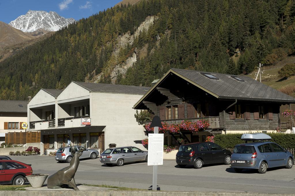 Auberge Des Charmettes Bourg-Saint-Pierre Εξωτερικό φωτογραφία